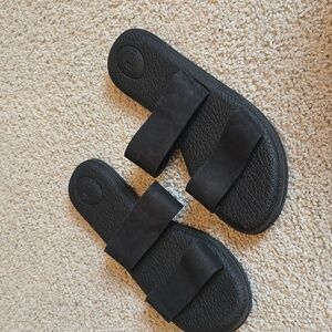 Sanuk Black Strapped Yoga Sandals